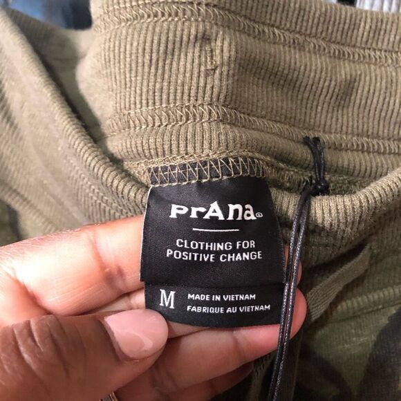 prAna Short Womens M Cozy Up Short Green Camo Lounge Athleisure NWT - Picture 4 of 7